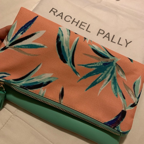 Stylish reversible clutch! - Picture 3 of 8